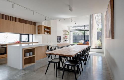 Abbotsford House | Boutique Stays - Woodfin House