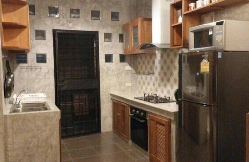 Nong Phueng House | Boutique Townhouse 15 Minutes To Town