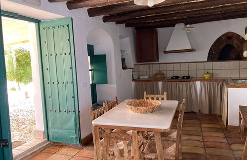 Montilla Cottage | Boutique winery with private pool, BBQ and Wifi Ideal for family relaxation.