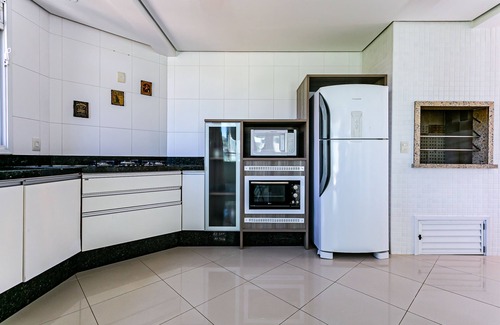 Governador Celso Ramos House | House 03 suites, 4 bathrooms, swimming pool, internet, air conditioning, garage