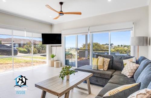 Encounter Bay House | Brand New 3 Bed 2 Bath with Sea Views