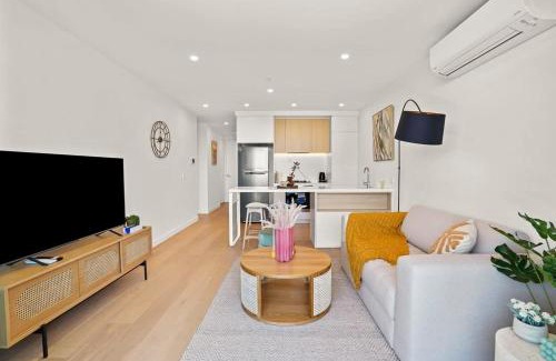 Box Hill Apartment | Brand New Box Hill Central Executive w pool+gym