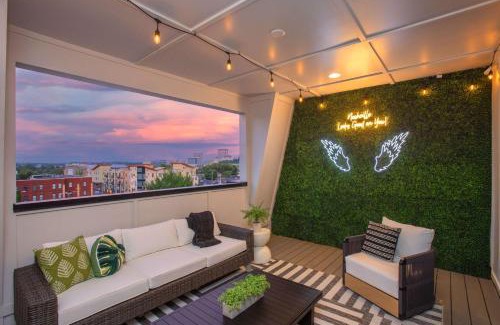 Buena Vista House | Brand New Elegance Rooftop Views of Nashville