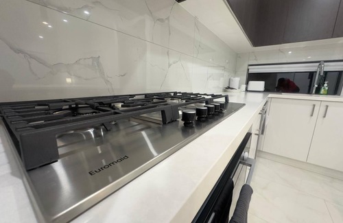 Truganina House | Brand new just built property , near amenities, spacious, huge family size