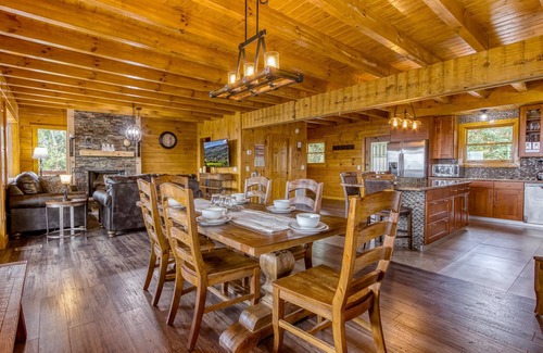 Chalet Village North Cabin | Brand NEW Luxury 4/4.5 Cabin! AMAZING VIEW! Indoor Pool, Huge Game Room, WIFI