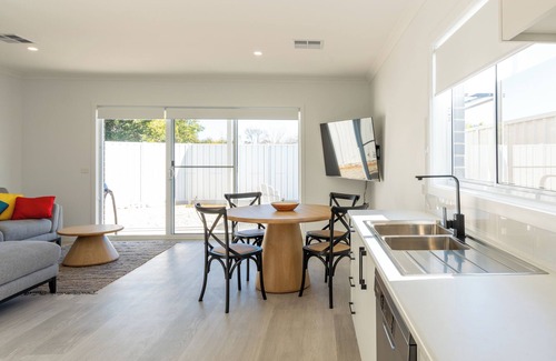 Mildura House | Brand New Ontario Townhouse next to Hospital Precinct and Mildura Golf Club