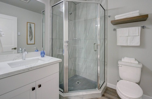 Marysville House | Brand New Townhome Rooftop Balcony - Penthouse