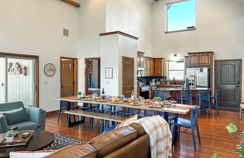 Hollister House | Branson Lodge | Resort Pool, Hot Tub & Family Fun