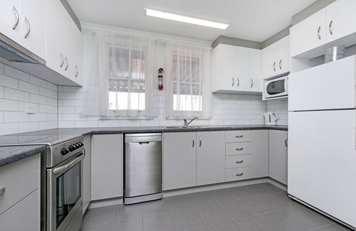 Ripon House | Breakaway Holiday House - close to beach