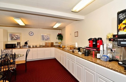Ontario Hotel | Breath of Fresh Air! Indoor Pool, Free Breakfast, Free Parking, Pets Allowed