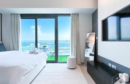 Jadaf Apartment | Breath taking Studio with Balcony & Stunning Views