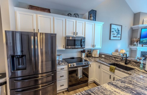 Camdenton Condo | Breathtaking lake-view condo in Camdenton. Perfect for families & friends!