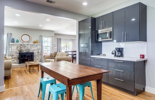 Comfort House | Breathtaking Texas Hill Country Getaway on 10 Acres for Everyone - Sleeps 16