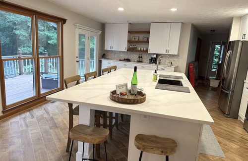 Sharps Chapel House | Breathtaking Waterfront Retreat, Private Docks 10 guests, King Bed.