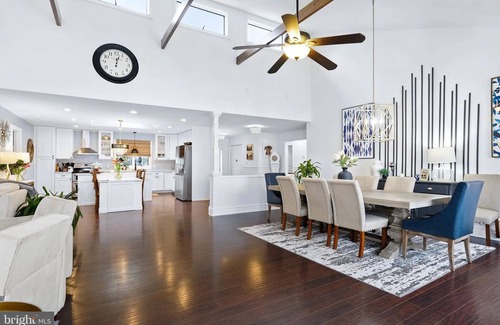 Elkton House | Breathtaking waterfront home w/seasonal private pool/spa-Fall now booking
