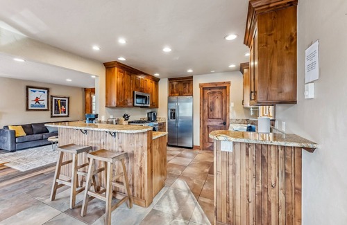 Breckenridge House | Breckenridge Escape with Hot Tub & Mountain Views