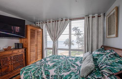 Punaluu Apartment | Breezy Beachfront Bali-Style Haven 180 Degree OceanView