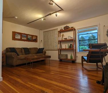 Oakridge Apartment | BrewPub Bungalow #1