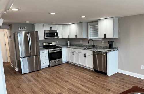 Sauganash Apartment | Brews,Buses & Comfort! Garden Apt Wrigley & Downtown
