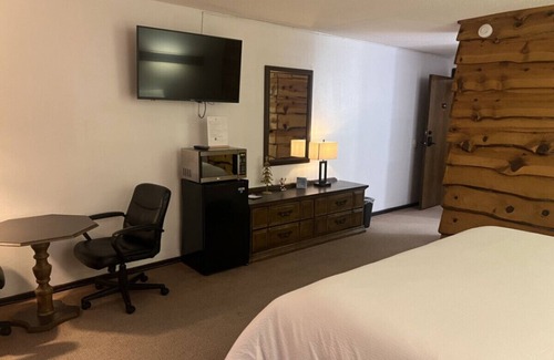Tomahawk Cabin | Bridge Inn 2nd Floor1 KingBed Balcony River View