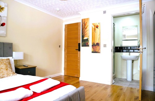 MacMerry House | Bridge Street Guest Rooms