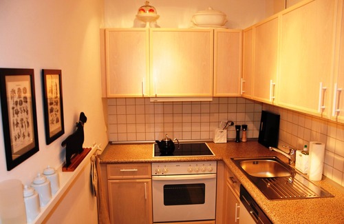 Radeberger Vorstadt Apartment | Bright 2 room apartment on the Elbe, close to the city, garage, excellent infrastructure, shared terrace