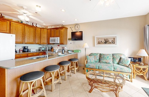 Hatteras Condo | Bright and lovely condo with ocean views from balcony - access to pool/hot tub