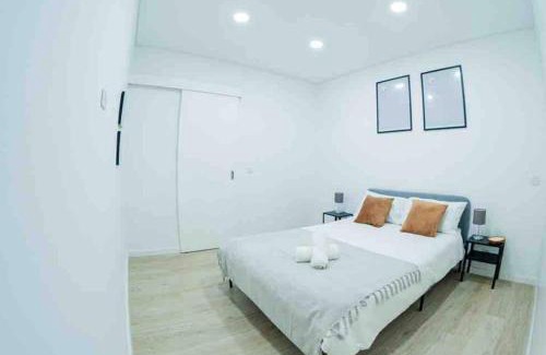 Moita Apartment | Bright and modern flat with air-con and free parking