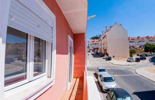 Moita Apartment | Bright and modern flat with air-con and free parking