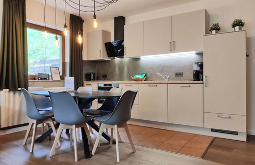 Elpe Apartment | Bright apartment for 6 people on the ground floor with a terrace in the garden right by the forest