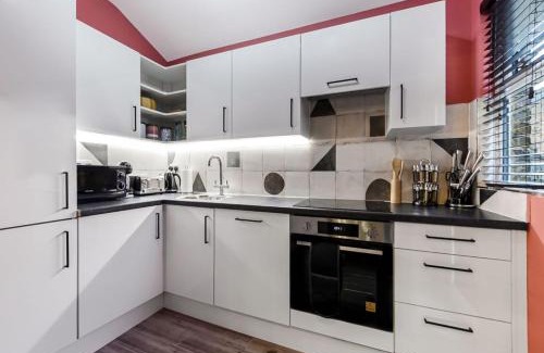 Northumberland Park Apartment | Bright & Colourful House - Best for a Large Groups
