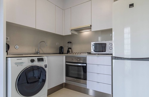 Falca Apartment | Bright & Comfy Flat in Lisbon by LovelyStay