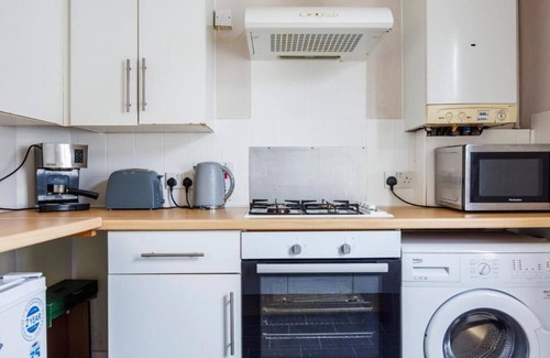 Southend-on-Sea Apartment | Bright & Comfy 2BR City Centre Nr High St by Everhome Ltd