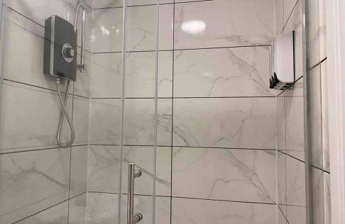 Cwmbrwla Apartment | Bright & Cosy Retreat in Swansea