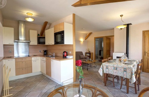 Merle-Leignec Cottage | Bright cottage with garden, pets allowed in Auvergne