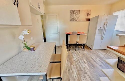 Oleander - Sunset Apartment | Bright & Cozy Modern Space Near Downtown