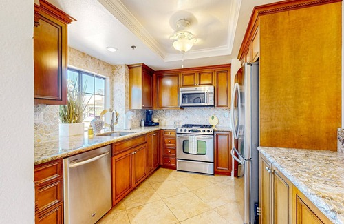 Cathedral City Condo | Bright Dog Friendly condo with inviting patio, washer/dryer on a Golf Course