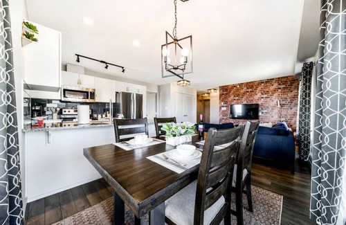 Southwest Edmonton Condo | Bright Luxe Condo AC Top Floor King Bed Balcony