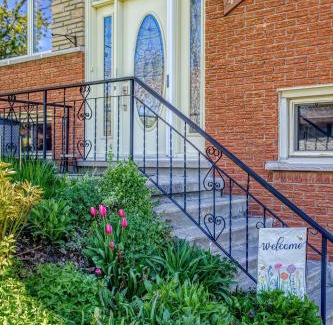 Guelph House | Bright & Modern 1 bedroom unit!