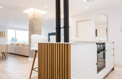 Los Remedios Apartment | Bright, modern and glamourous 3 bedroom with parking