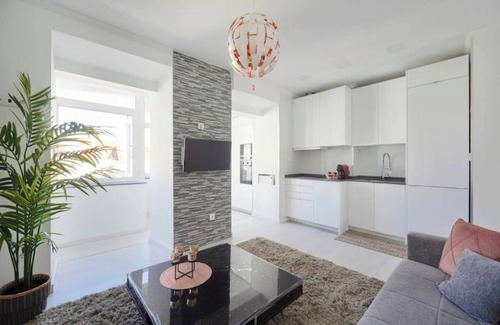 Beato Apartment | Bright Modern Apartment in Lisbon City Center with AC