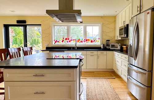 Burlington House | Bright, modern, spacious south end 5-bedroom homen