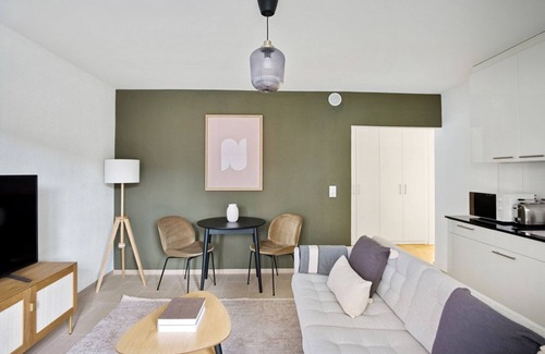 Oerlikon Apartment | Bright Oerlikon 2.5 Room w/Storage, 1min to Train Station, by Blueground
