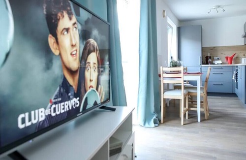 Lechhausen-Ost Apartment | ☆BRIGHT: Perfect for 4 guests! Kitchen | Parking | Netflix | Balcony