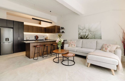 Te Aro Apartment | Bright & Spacious 1BR Apt | Central City Stay