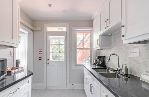 Humewood-Cedarvale Apartment | Bright & Spacious 2BR Apartment near Casa Loma