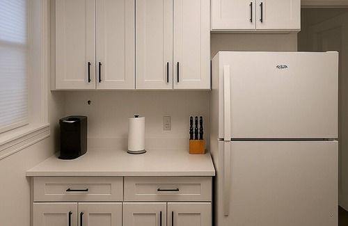 West Ridge Apartment | Bright & Spacious 2BR Apartment in Lively Chicago