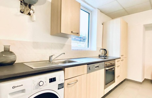 Liesing Apartment | Bright & Spacious 3-BR Apt with Direct City Access