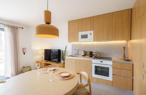 Barril de Cima Apartment | Bright & Stylish Retreat by the Sea Near Ericeira