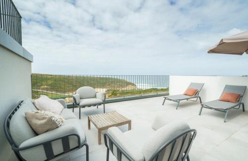 Barril de Cima Apartment | Bright & Stylish Retreat by the Sea Near Ericeira